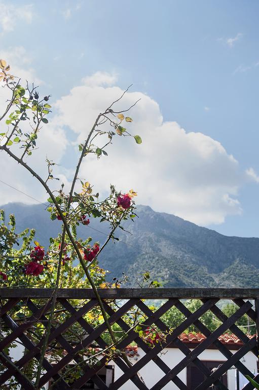 Meraklis Rooms Kariotes Exterior foto
