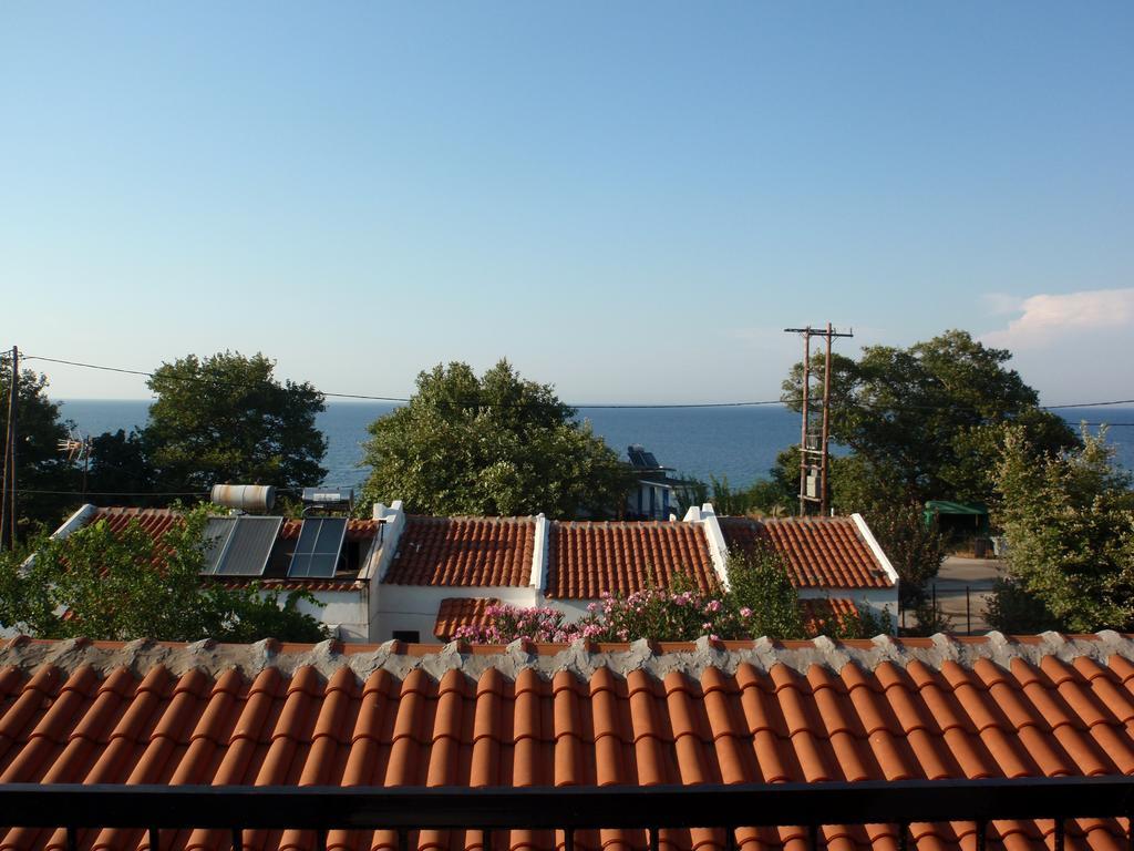 Meraklis Rooms Kariotes Exterior foto
