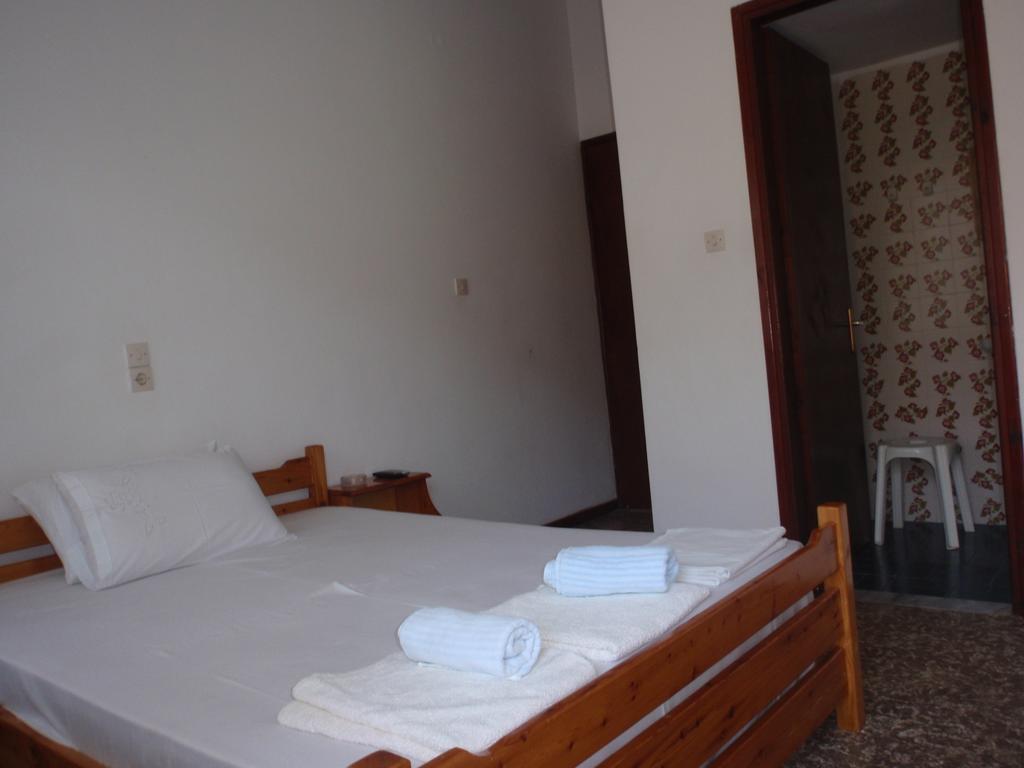 Meraklis Rooms Kariotes Exterior foto