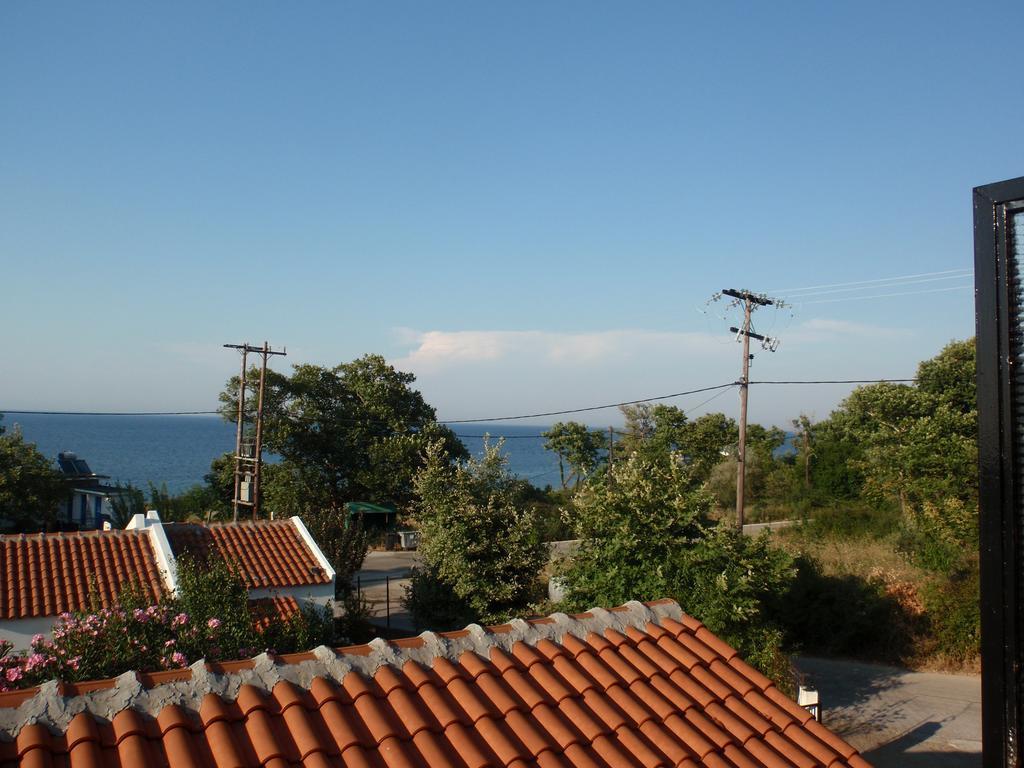 Meraklis Rooms Kariotes Exterior foto
