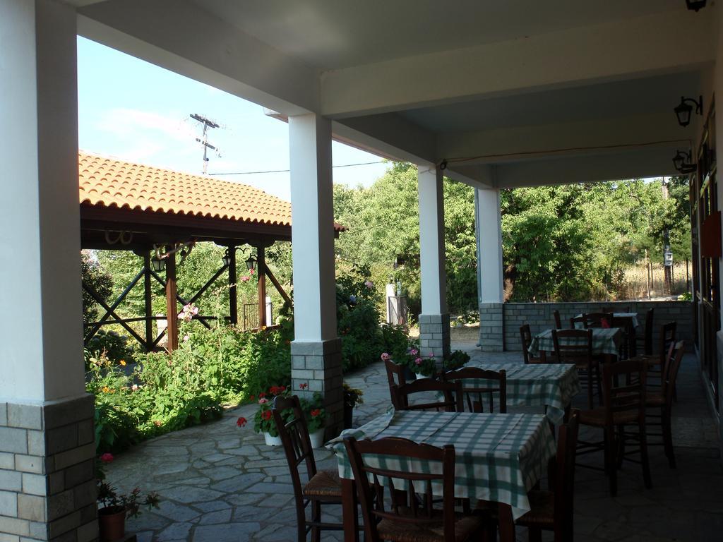 Meraklis Rooms Kariotes Exterior foto